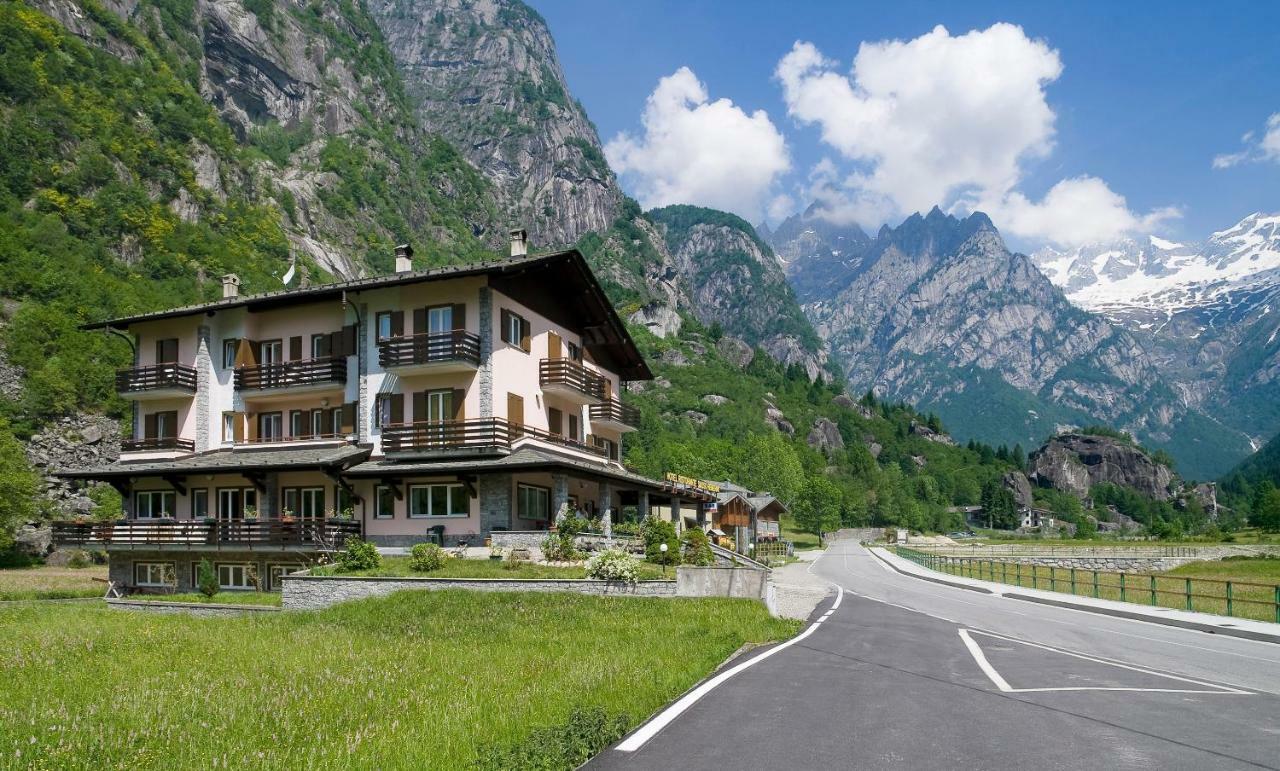 Hotel Ristorante Sasso Remenno Val Masino ภายนอก รูปภาพ