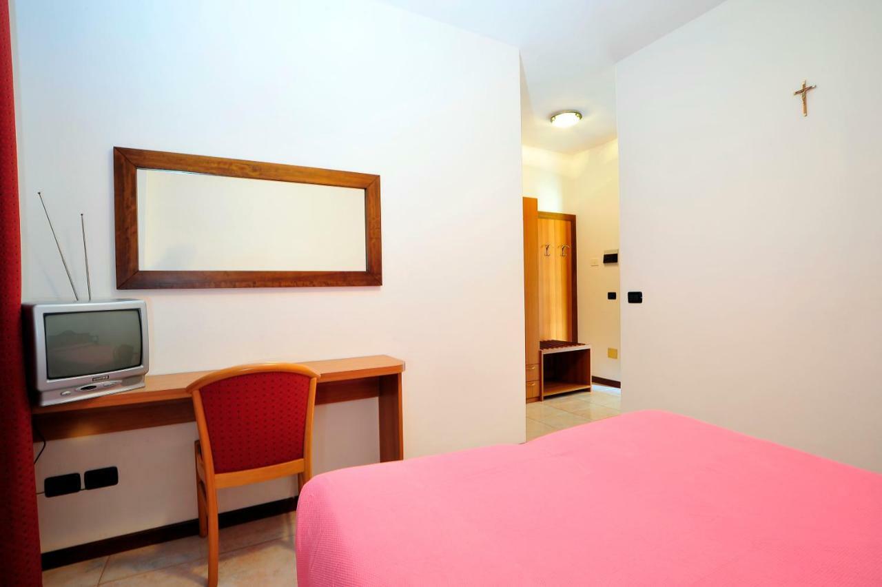 Hotel Ristorante Sasso Remenno Val Masino ภายนอก รูปภาพ