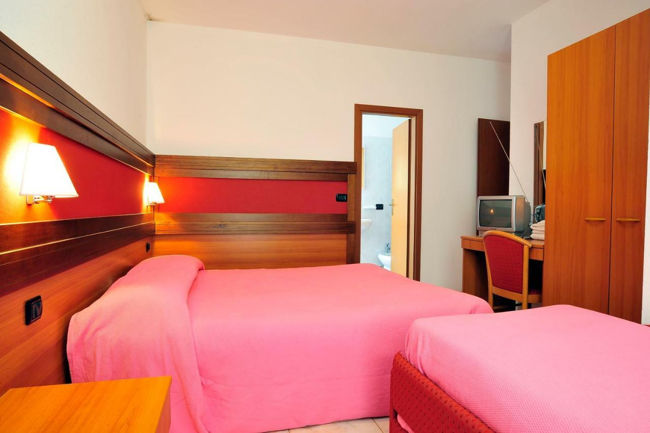 Hotel Ristorante Sasso Remenno Val Masino ภายนอก รูปภาพ