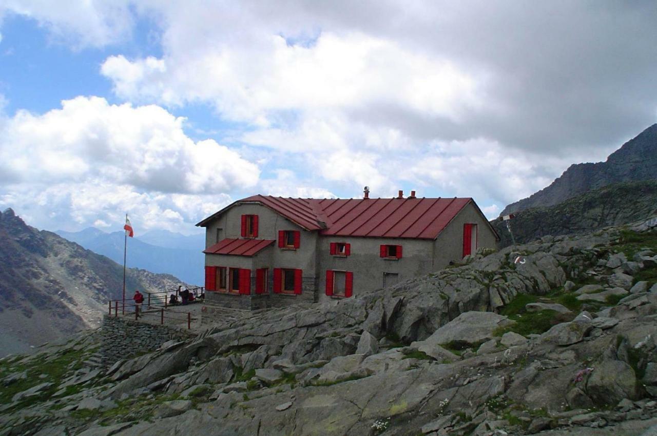 Hotel Ristorante Sasso Remenno Val Masino ภายนอก รูปภาพ