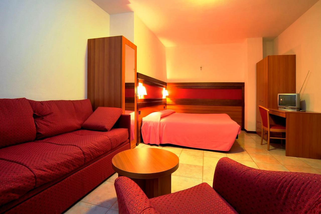 Hotel Ristorante Sasso Remenno Val Masino ภายนอก รูปภาพ