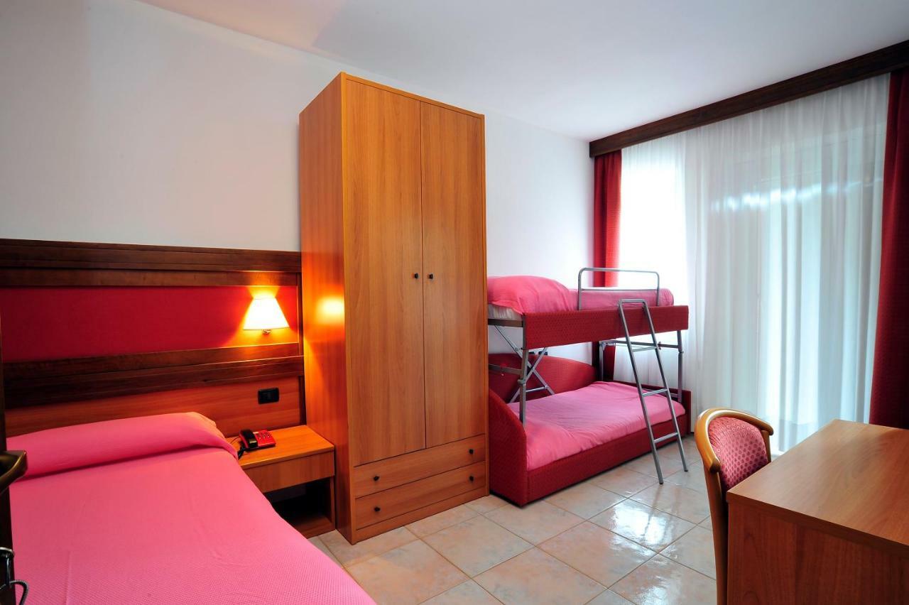 Hotel Ristorante Sasso Remenno Val Masino ภายนอก รูปภาพ