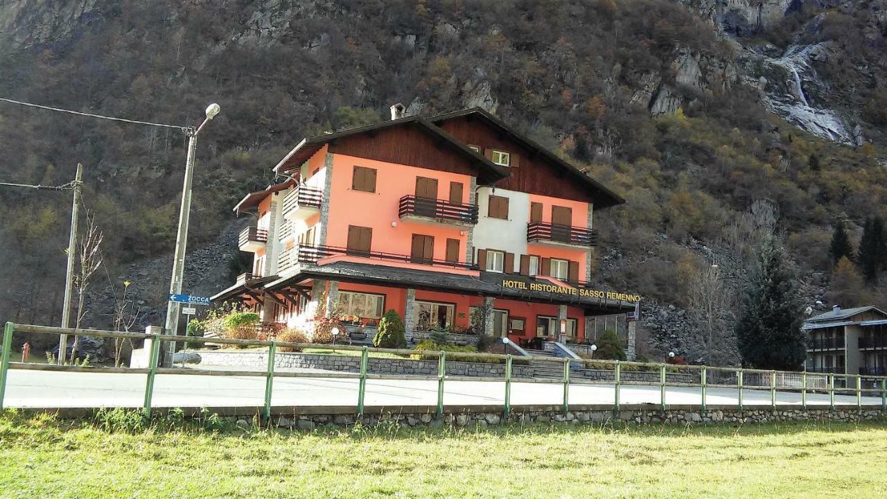 Hotel Ristorante Sasso Remenno Val Masino ภายนอก รูปภาพ
