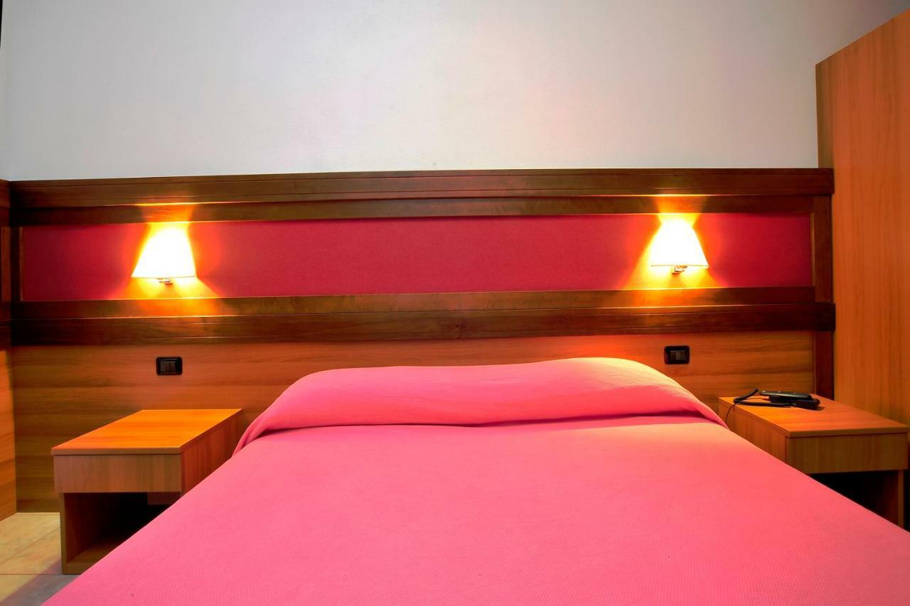 Hotel Ristorante Sasso Remenno Val Masino ภายนอก รูปภาพ