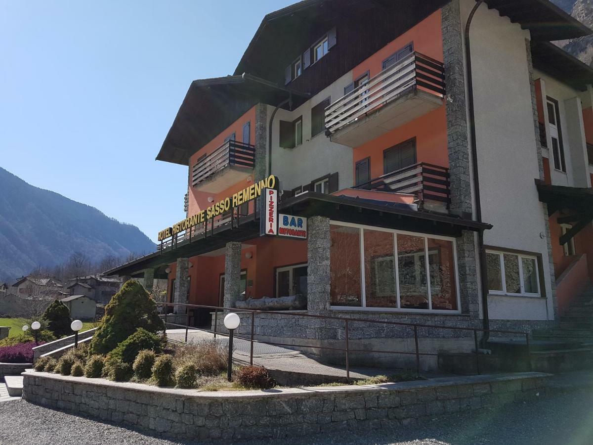 Hotel Ristorante Sasso Remenno Val Masino ภายนอก รูปภาพ