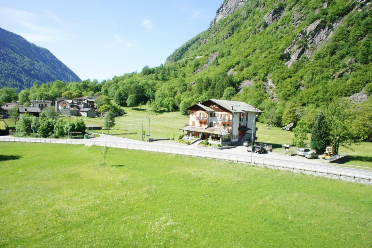 Hotel Ristorante Sasso Remenno Val Masino ภายนอก รูปภาพ